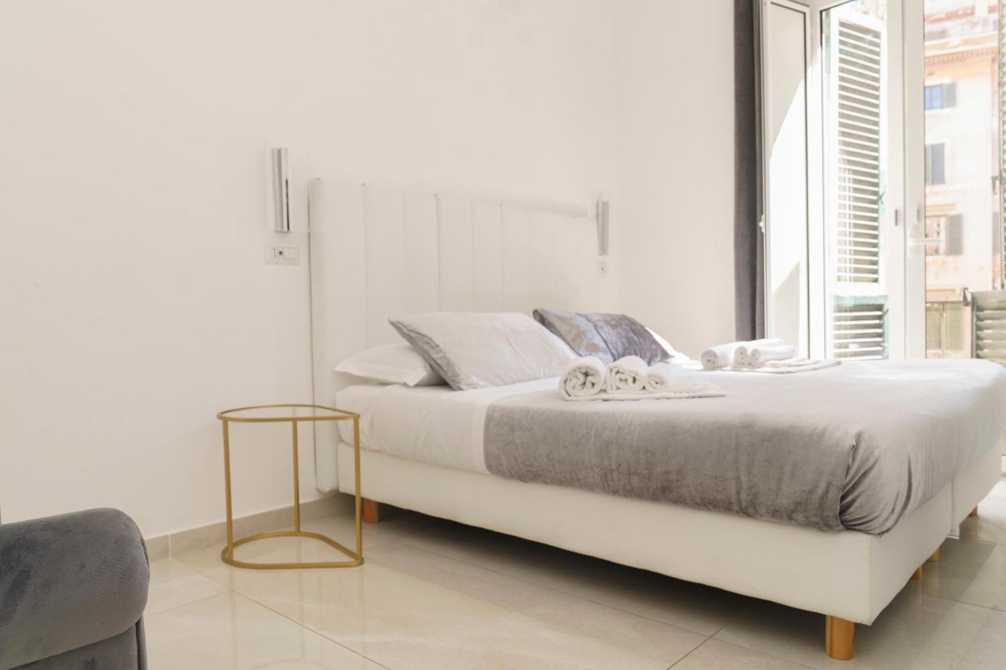 Piazza Venezia Grand Bed and breakfast 2*